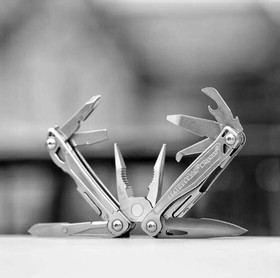 Фото 1/10 832523, Мультитул Leatherman Wingman, 14 функций, стальной, нейлоновый чехол