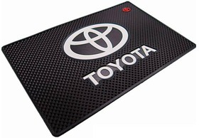 HX-01 Toyota, Коврик на панель противоскользящий Skyway 18,5 х 11,5 см черный с большой эмблемой Toyota