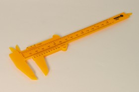 Фото 1/2 Штангенциркуль, 0-150, погрешность 0.05, пластик, желтый, VOREL