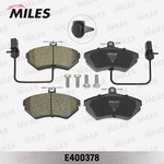 Колодки тормозные передние (с датчиком) (Смесь Low-Metallic) AUDI A4 9901/PASSAT ...