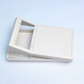 Фото 1/3 G1189G(BC), (189х105х33/59), Прочный корпус из ABS пластика для клавиатуры с окном и отсеком для батареи, светло-серый
