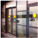на входные двери, Знак безопасности Жёлтый круг на двери (плёнка, D150) уп.10шт