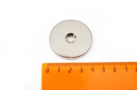 Фото 1/8 Неодимовый магнит диск 40х5 мм с зенковкой 5/10 мм