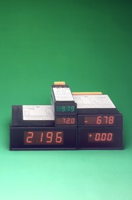 Цифровой щитовой прибор, стандартный: высота цифр: 14 mm; количество цифр: 3 ½ - цифр; вход: постоянный ток 20 / 200 mA и постоянное напряже