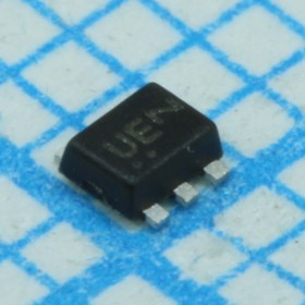 Фото 1/2 EMC4DXV5T1G, Цифровые биполярные транзисторы NPN+PNP 50В 100мА 5-Pin SOT-553 лента на катушке