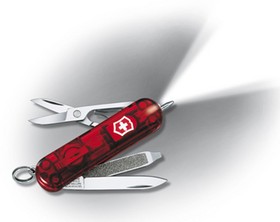 Фото 1/4 0.6226.T, Нож-брелок Victorinox Classic Signature Lite, 58 мм, 7 функций, красный полупрозрачный
