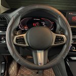 Оплетка на руль (M 38 см нат. кожа) черная с тиснением ARNEZI A0501026