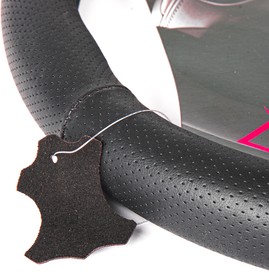 Фото 1/3 Оплетка на руль (M 38 см , иск. кожа PU) черная с перфорацией ARNEZI A0501035