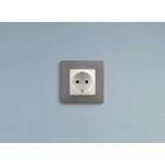 672222, 1-seater socket with earthing with protective shutters 16A white ETIKA